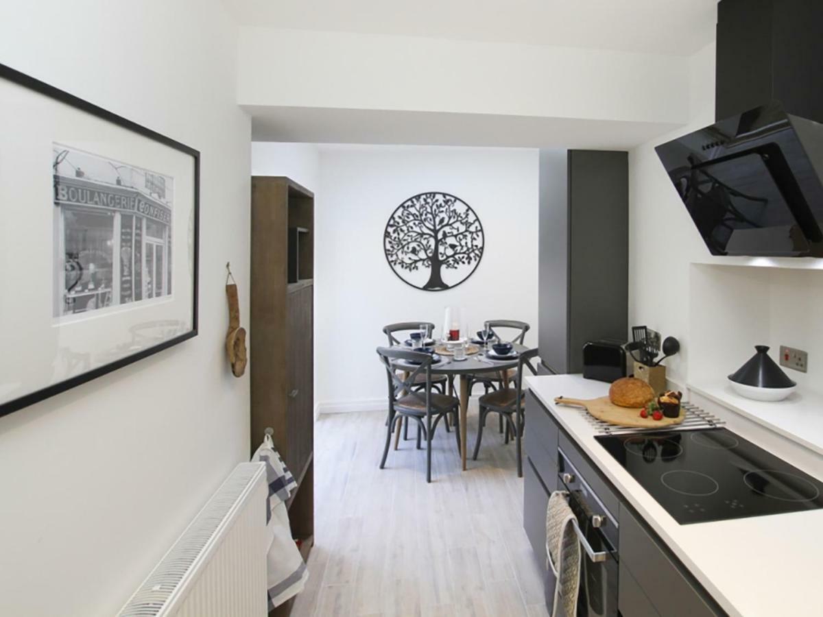 Tri Raglan Bach Holiday home *